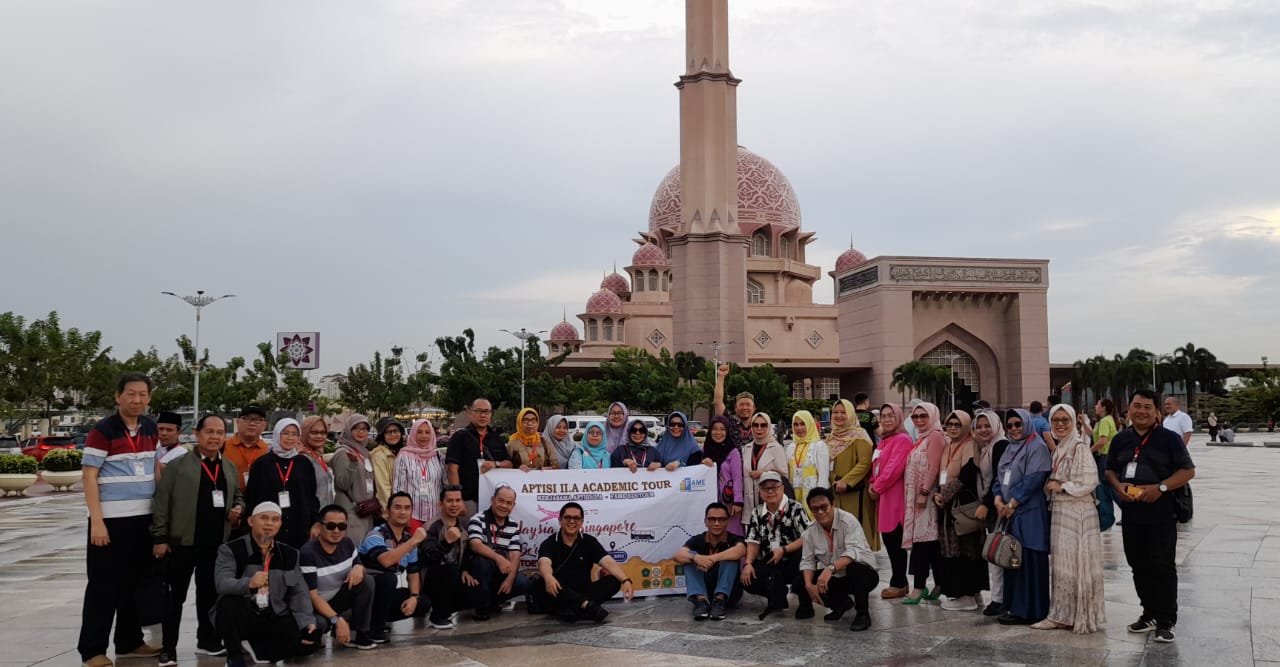 Wisata Tour Rombongan Pimpinan PTS Anggota APTISI Wilayah 2A Sumsel Babel di Singapura dan Malaysia